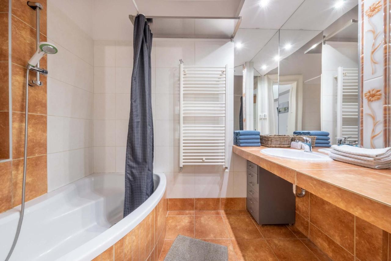 Anastasia 2 Bedrooms Apartment On Vaci Utca Budapest Exterior foto